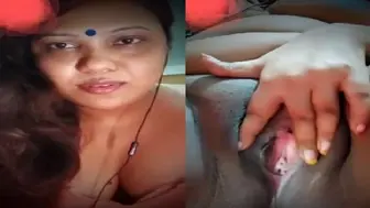 Horny Bhabhi Ji Nude Chut Fingering